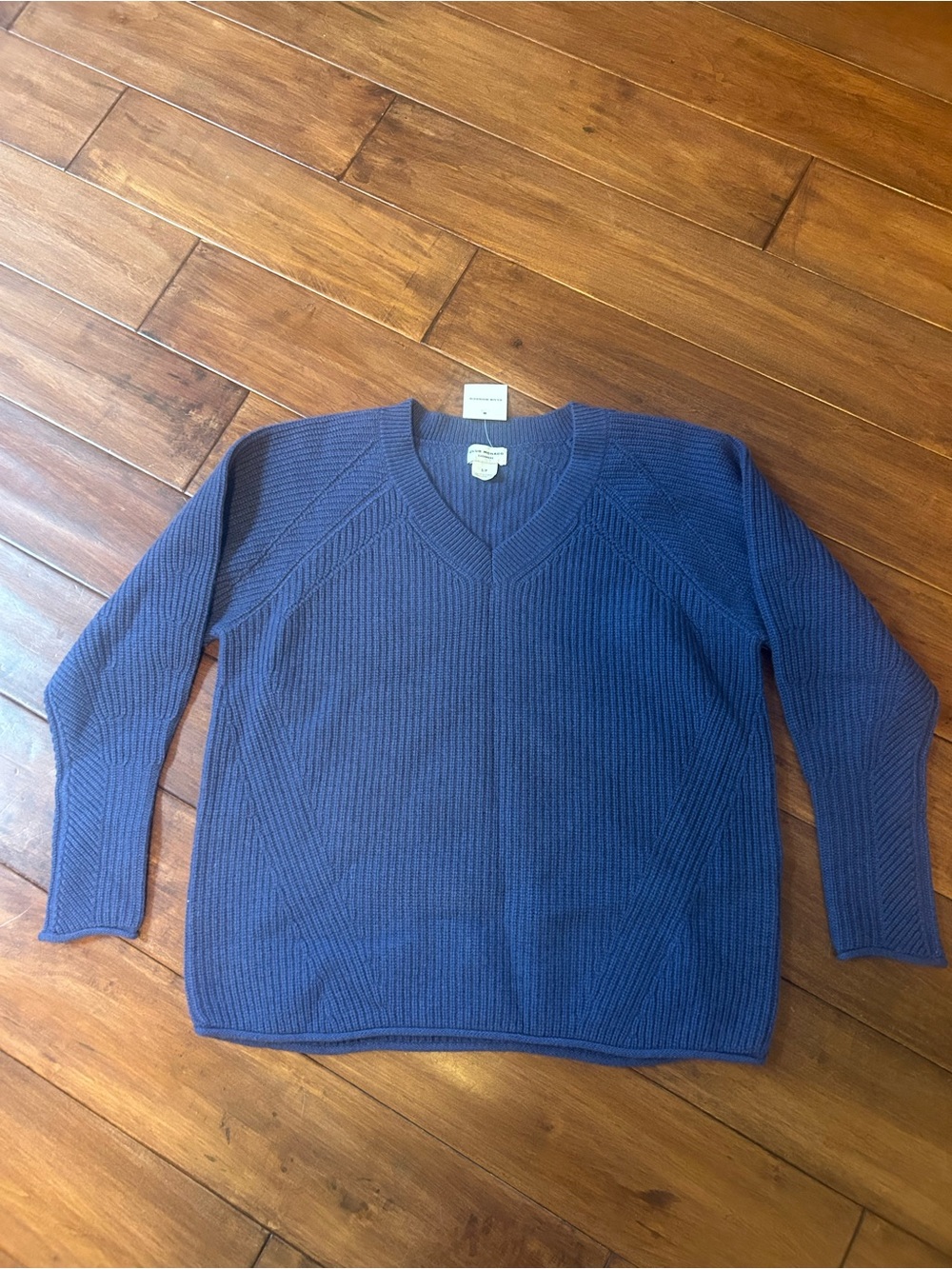 CLUB MONCO Cashmere V-neck sweater - Picture 7 of 9